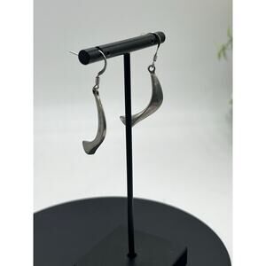 Danforth Pewter Abstract Wave Dangle‎ Vintage Modernist
Retro Pierced Earrings